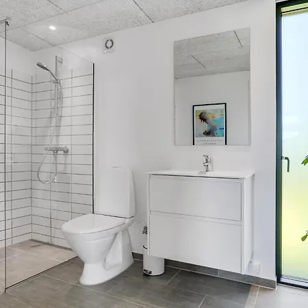 Four-bedroom With A Fireplace In Juelsminde *