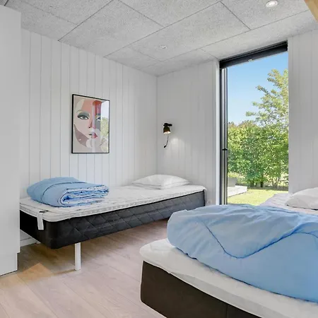 Four-bedroom With A Fireplace In Juelsminde * Sonderby (Midtjylland)