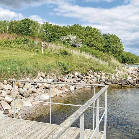 Дом отдыха Four-bedroom With A Fireplace In Juelsminde *