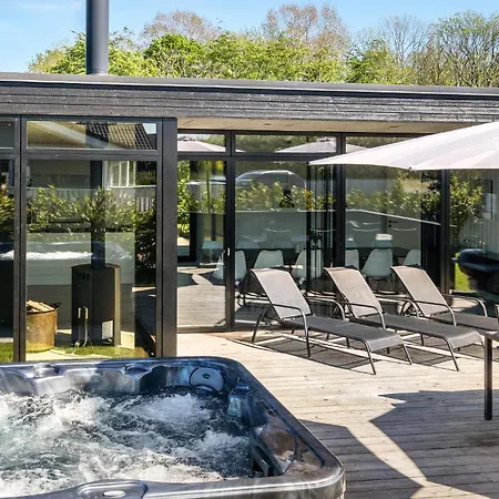 Four-bedroom With A Fireplace In Juelsminde